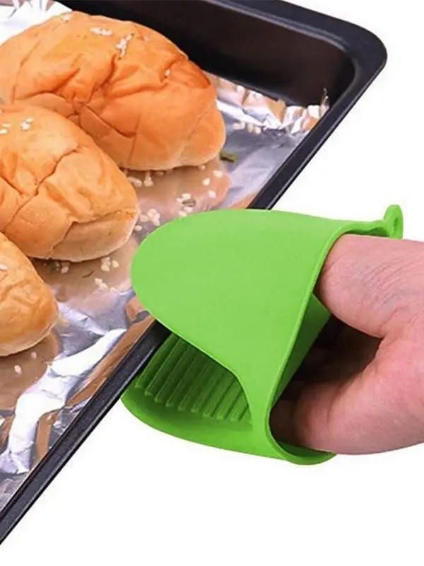 Silicone Heat Resistant Gloves Clips Insulation Non Stick Anti-slip Pot Bowel Holder Clip (Pair) ( Random color)